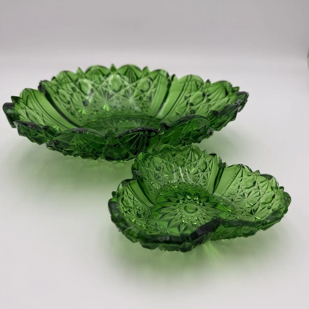 Antique EAPG Bowl US‎ Glass Richards and Hartley Clover Emerald Green Triangular